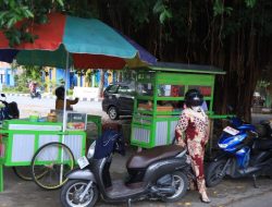 Es Kelapa Muda dan Rujak Toraranga Jadi Andalan