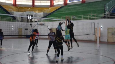 Atlet Voly Putri Sulteng Siapkan Fisik dan Teknik Dasar Jelang PON 2024