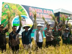 Serahkan Bantuan, Bupati Poso Apresiasi Kerja Keras Para Petani
