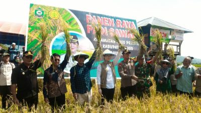 Serahkan Bantuan, Bupati Poso Apresiasi Kerja Keras Para Petani
