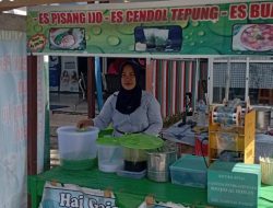 Es Pisang Ijo dan Cendol Ibu Nirma Selalu Ramai Pembeli