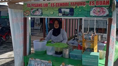 Es Pisang Ijo dan Cendol Ibu Nirma Selalu Ramai Pembeli