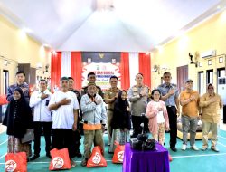 Kapolres Parigi Moutong Bagikan Paket Sembako Bagi Lansia