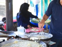 Pisang Goreng Pinggir Jalan Yang Tidak Pernah Sepi
