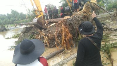Relawan Ahmad Ali Kerahkan Alat Berat Hingga Bangun Dapur Umum di Lokasi Banjir Parigi Moutong