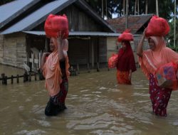 Komunitas Fotografi Bantu Korban Banjir Parigi Moutong