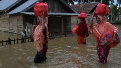 Komunitas Fotografi Bantu Korban Banjir Parigi Moutong