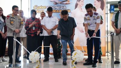 Perdana Pesawat Super Air Jet di Negeri Seribu Megalit Sulteng