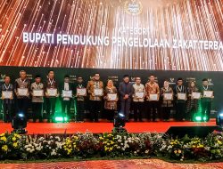 Pj. Bupati Parigi Moutong Richard Arnaldo Raih Penghargaan di Anugerah Baznas Awards 2024