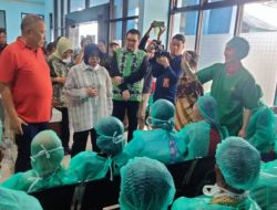 Menteri Sosial RI Tinjau Langsung Operasi Katarak di Kabupaten Parigi Moutong