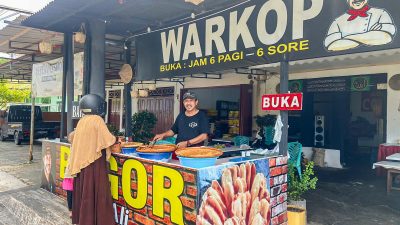 Pernah Menjadi Koki dan Wartawan, Kini Om Ali Sulteng Buka Jajanan Pisang Goreng