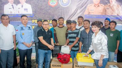 Bupati Banggai Serahkan Bantuan ke 43 Kelompok Nelayan