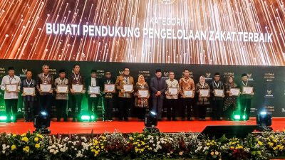 Pj. Bupati Parigi Moutong Richard Arnaldo Raih Penghargaan di Anugerah Baznas Awards 2024