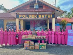 Jelang HUT RI Ke-79 dan HKGB Ke-72, Polsek Batui Bagikan Bansos ke Warga