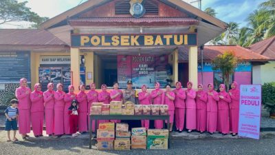 Jelang HUT RI Ke-79 dan HKGB Ke-72, Polsek Batui Bagikan Bansos ke Warga