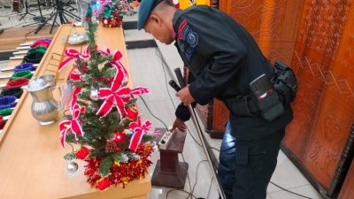 Brimob Polda Sulteng Sterilisasi Gereja untuk Amankan Perayaan Natal di Palu