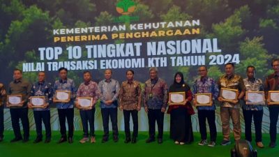 Pemprov. Sulteng Raih Penghargaan Top 5 Dalam Penerimaan Nilai Transaksi Ekonomi dan Kelompok Tani Hutan Tahun 2024