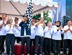 Gubernur Lepas Jalan Santai, Yakin Kepemimpinan di Tangan Tepat