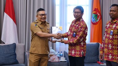 BPKP Sulteng Serahkan Hasil Evaluasi Kapabilitas Pengawasan Pada Bupati Banggai