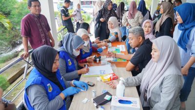 Baznas Sulteng Adakan Pemeriksaan Kesehatan Gratis dan Salurkan Paket Ramadhan untuk Honorer