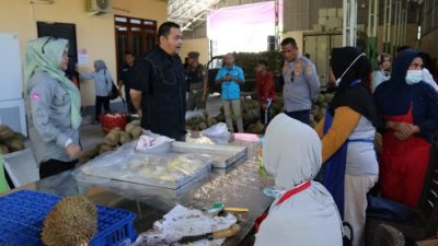 Pj Bupati Parimo Kunjugi Para Pelaku Usaha Ekspor Durian