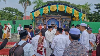 Bupati Parigi Moutong Gelar Sholat Idul Adha dan Serahkan Hewan Kurban ke Masyarakat