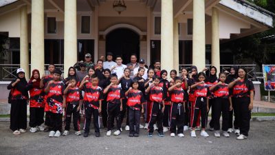 Jaga Sportivitas! Pesan Bupati Parimo Saat Lepas Tim Karate LEMKARI