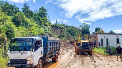 Tanah Longsor Tutup Total Jalan Poros Kolonodale-Ganda-Ganda, Akses Transportasi Lumpuh