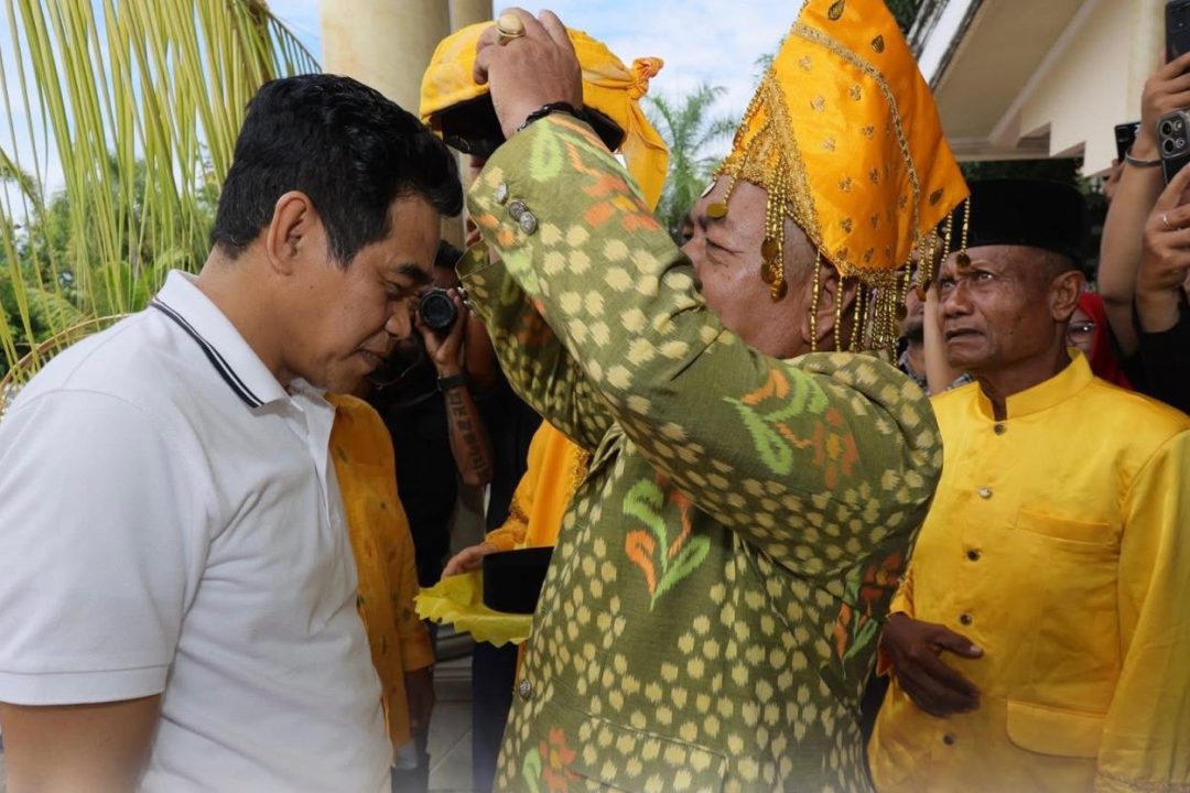 Bupati dan Wabup Parigi Moutong Diterima Secara Adat, Simbol Pemimpin Telah Hadir