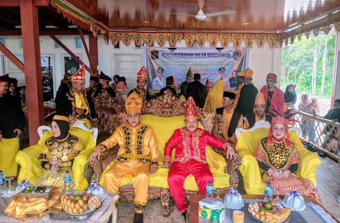 Kaya Simbol dan Makna, Bupati dan Wabup Parigi Moutong Disambut Adat Olongian Tialo