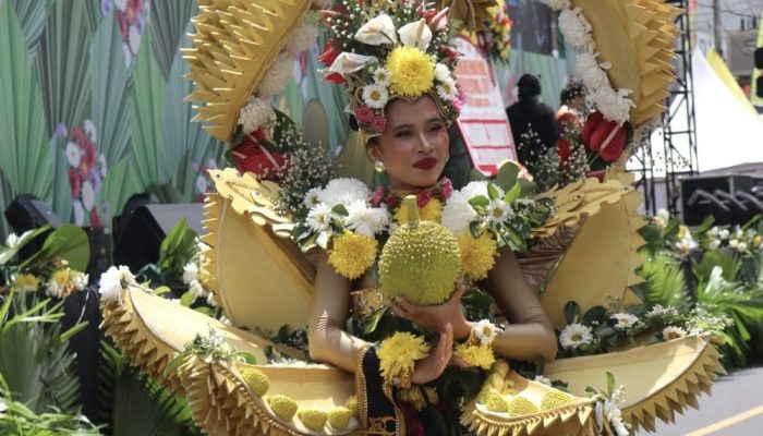 Parigi Moutong Tampilkan Kostum Ikon Durian di TIFF 2025, Wabup Beri Pujian