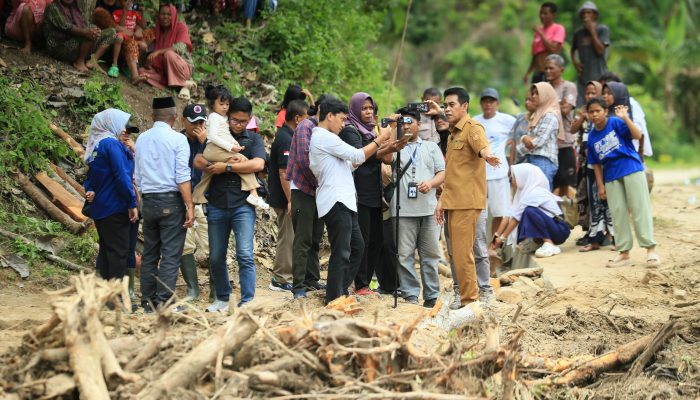 Erwin Burase Tinjau Dampak Banjir di Desa Matolele, Fokus Perbaiki Akses Warga