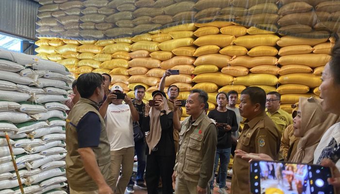 Bapanas RI Lakukan Pemeriksaan Kualitas Beras di Gudang Bulog Tolai