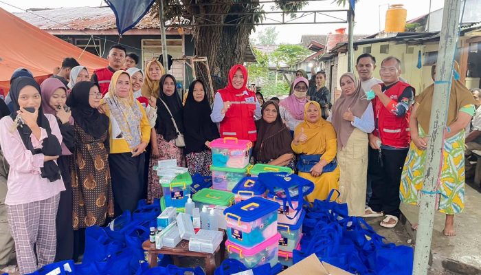 Hestiwati Serahkan Bantuan Sandang, Pangan, dan Obat untuk Korban Kebakaran Asrama Yojokodi Palu