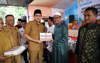 Pesantren Diperkuat, Pemkab Parigi Moutong Salurkan Bantuan Pendidikan