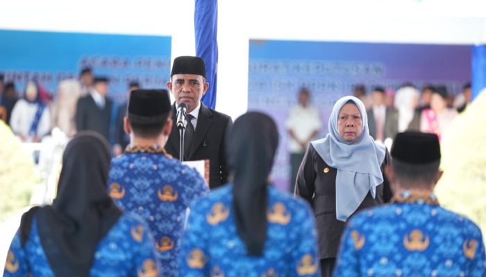 Gubernur Sulteng Lantik 36 Pejabat dan Serahkan 3.230 SK PPPK Paruh Waktu