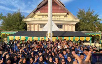 Kukuhkan 893 PPPK Paruh Waktu, Erwin Burase Tekankan Kinerja dan Integritas