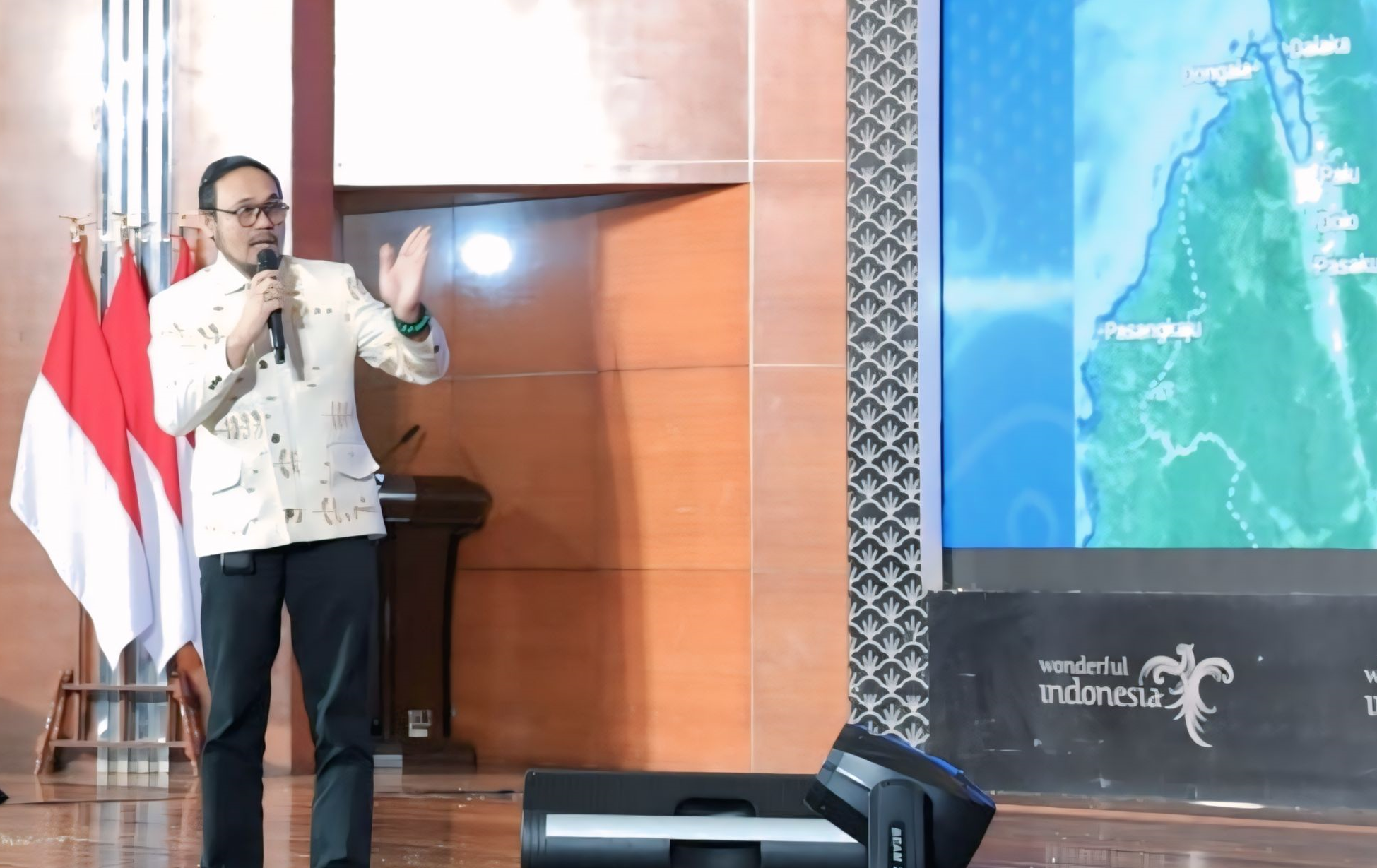 Mewakili Bupati Parigi Moutong, Zulfinasran menegaskan bahwa kemajuan sektor pariwisata daerah tidak dapat berjalan sendiri, melainkan membutuhkan sinergi dengan pelaku industri untuk memperluas pasar dan meningkatkan daya saing destinasi.