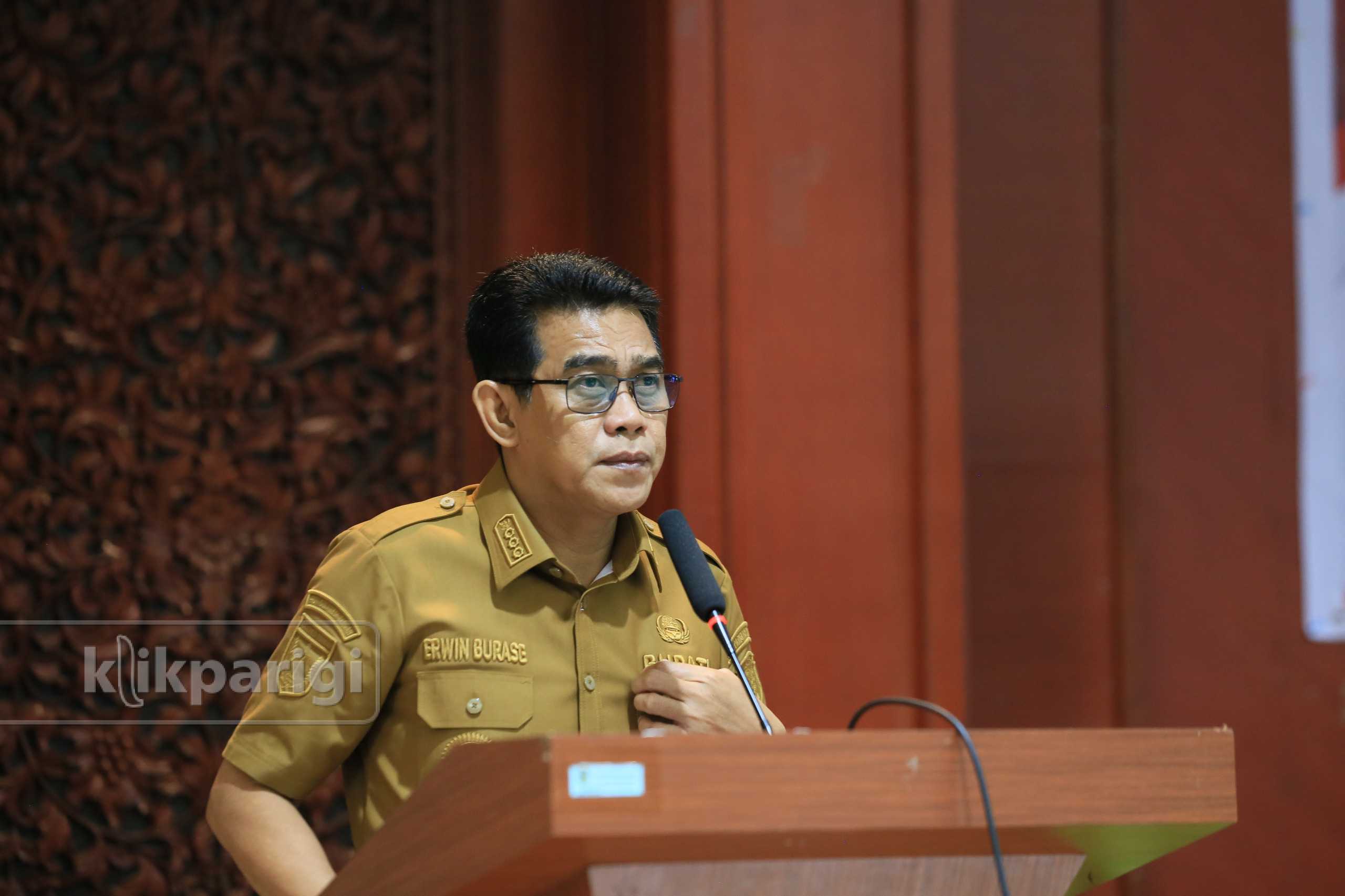 Bupati Erwin Burase menginstruksikan agar pengawasan harga pangan dan gas Elpiji 3 kilogram di Kabupaten Parigi Moutong diperketat.