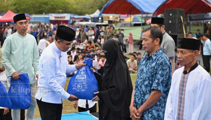 Berbagi Berkah Ramadan, Pemprov Sulteng Serahkan Sembako di Poso