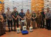 Pastikan Tepat Sasaran, Wabup Parigi Moutong Awasi Penyaluran Bantuan Beras