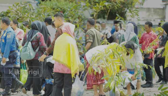 2.500 Bibit Durian Gratis Warnai Perayaan HUT Parigi Moutong