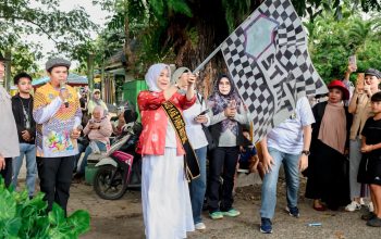 Bunda PAUD Parimo Dorong Kreativitas Anak Lewat Karnaval Hardiknas