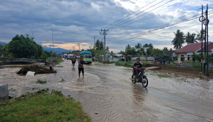 Hujan Berkepanjangan Sebabkan Banjir di Balinggi, Pengendara Diimbau Waspada