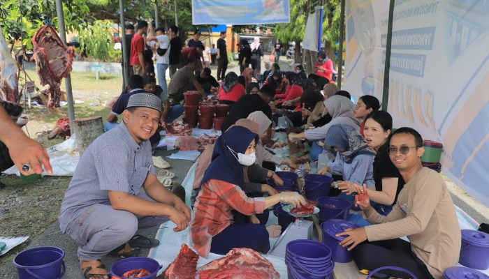 Semangat Berbagi Warnai Penyembelihan Hewan Kurban di Kanwil BPN Sulteng