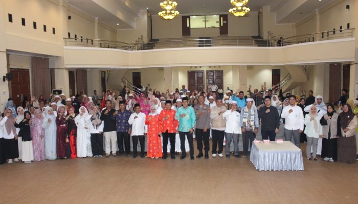 Tangis Haru Iringi Kepulangan Jemaah Haji Parigi Moutong, Bupati Sambut Langsung di Tengah Malam