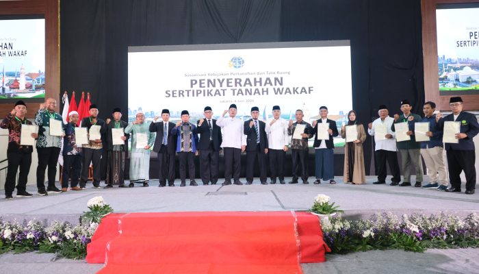Ribuan Sertipikat Wakaf Diserahkan, Menteri Nusron Perkuat Gerakan Pengamanan Aset Umat