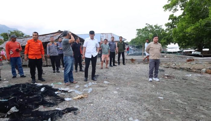 Tinjau Pantai Terdampak Abrasi, Bupati Erwin Dorong Pembangunan Tanggul Baru
