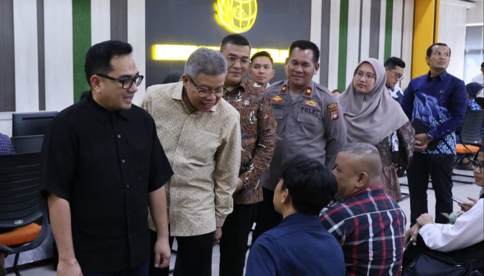 Sertipikat Diserahkan, Pelayanan Dievaluasi, Wamen ATR/BPN Kunjungi Kantah Batam