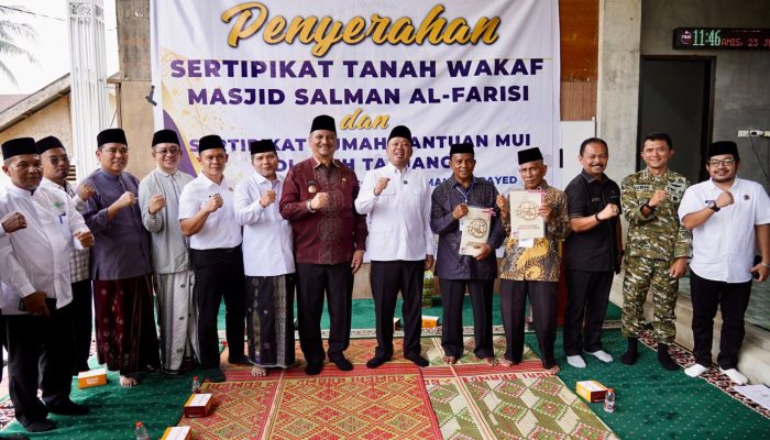 Menteri ATR/BPN Serahkan Sertipikat Wakaf dan Bantuan Pembangunan Masjid di Aceh Tamiang